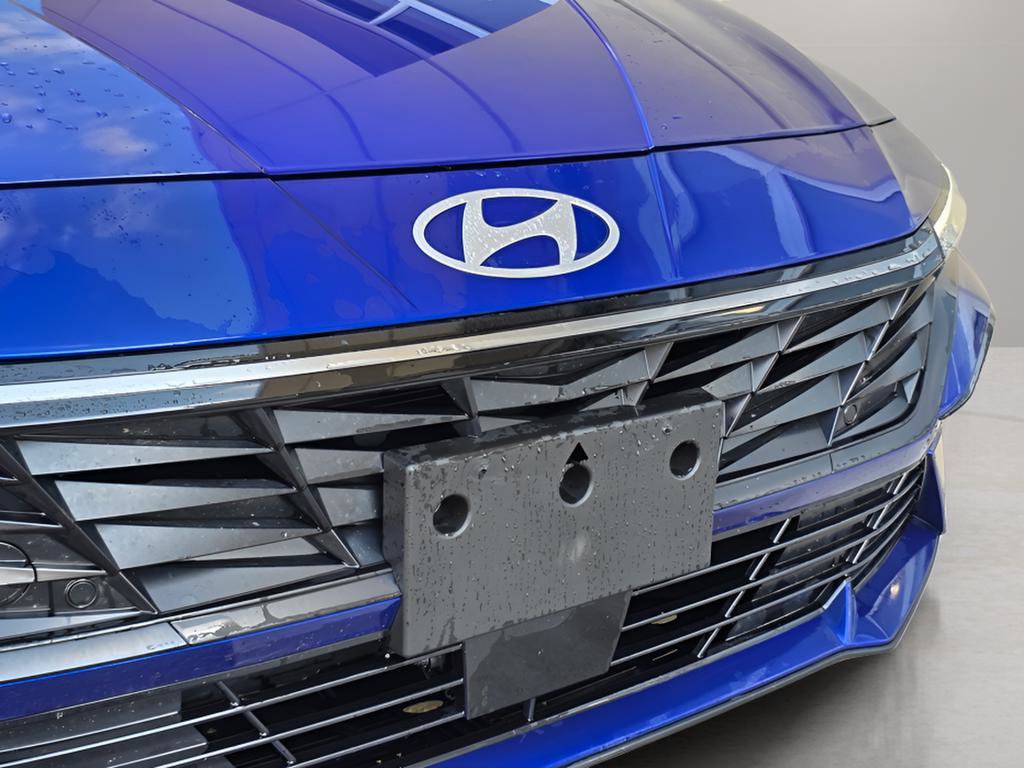 Certified 2025 Hyundai Elantra Limited image 9