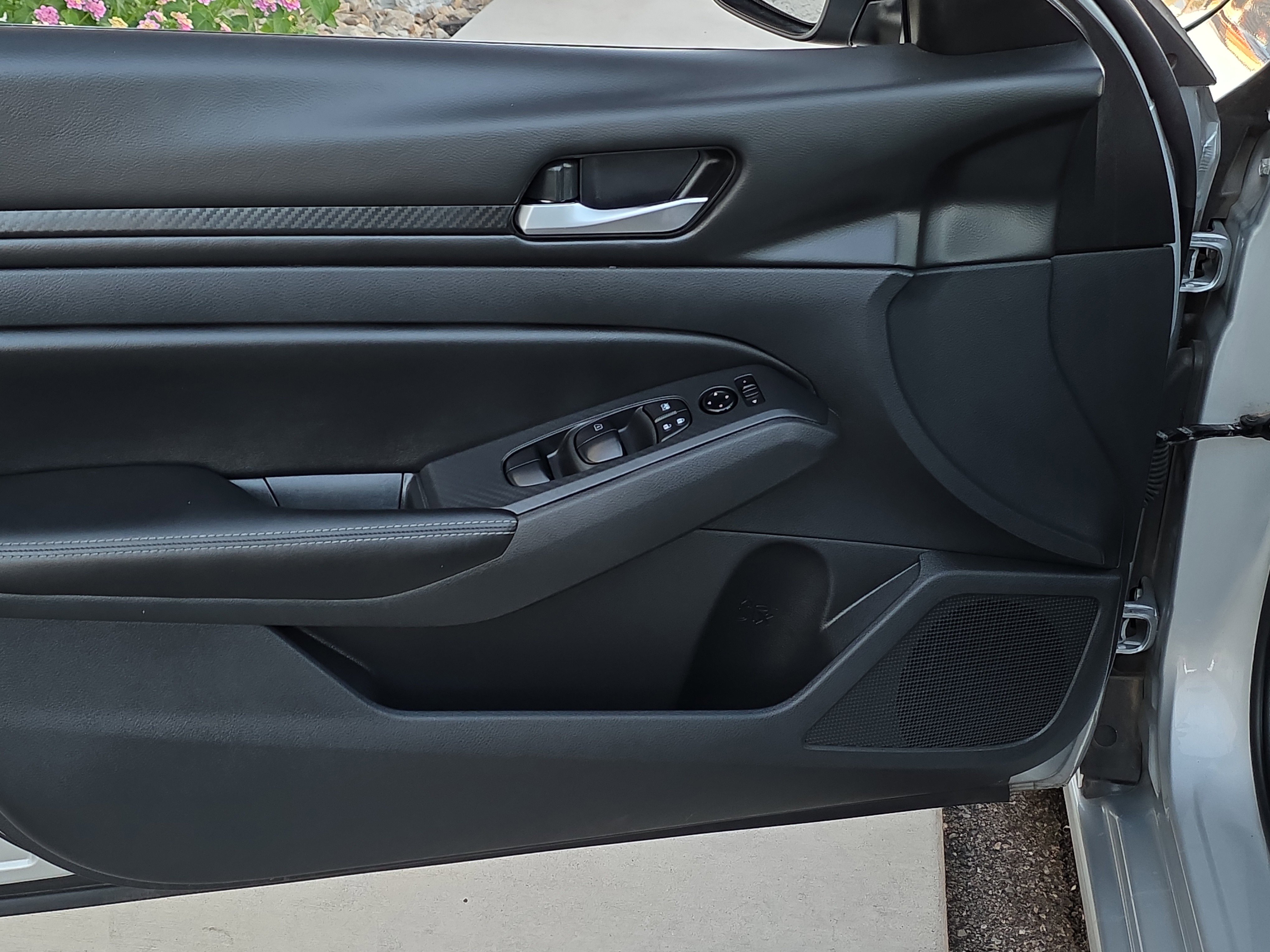 Used 2024 Nissan Altima 2.5 SV image 11