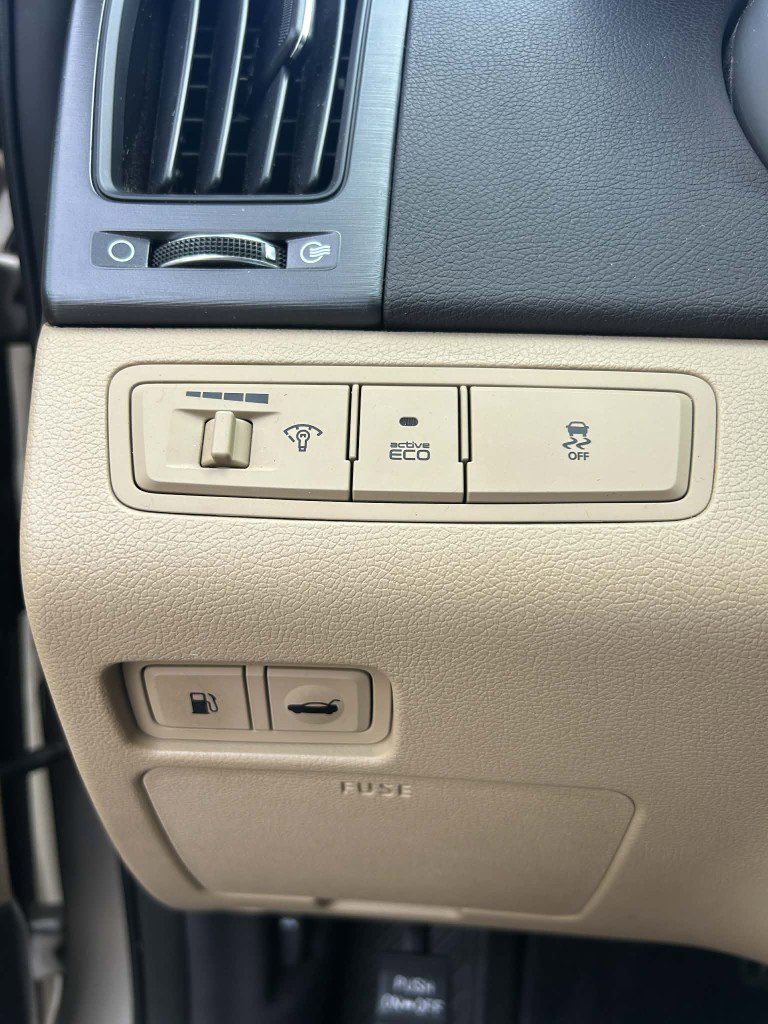 Used 2011 Hyundai Sonata GLS image 17