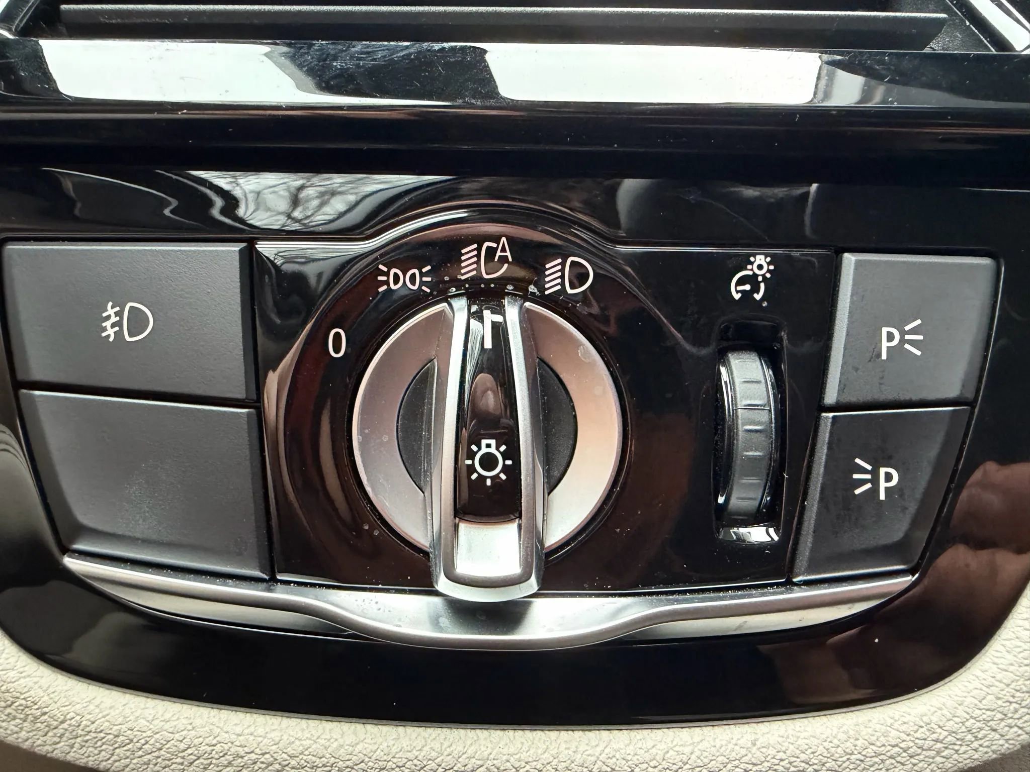 Used 2017 BMW 540i xDrive image 25