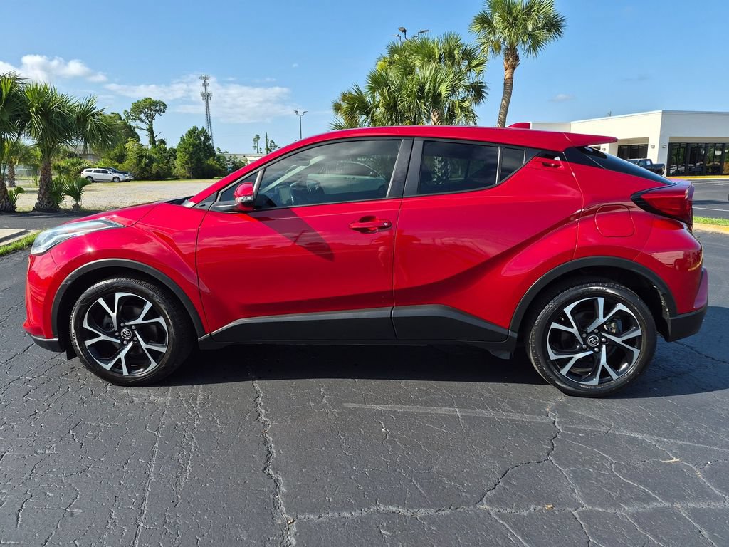 Used 2022 Toyota C-HR XLE FWD image 9