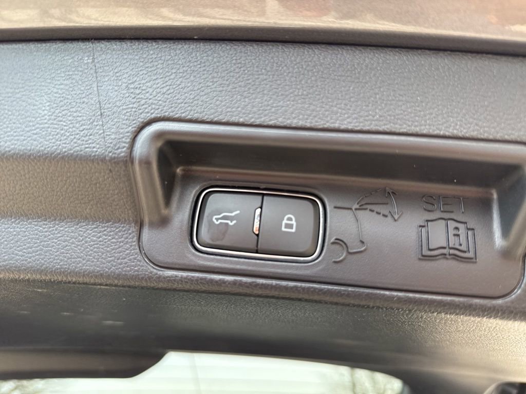 Used 2022 Ford Explorer XLT w/ Equipment Group 202A AWD/4WD image 28