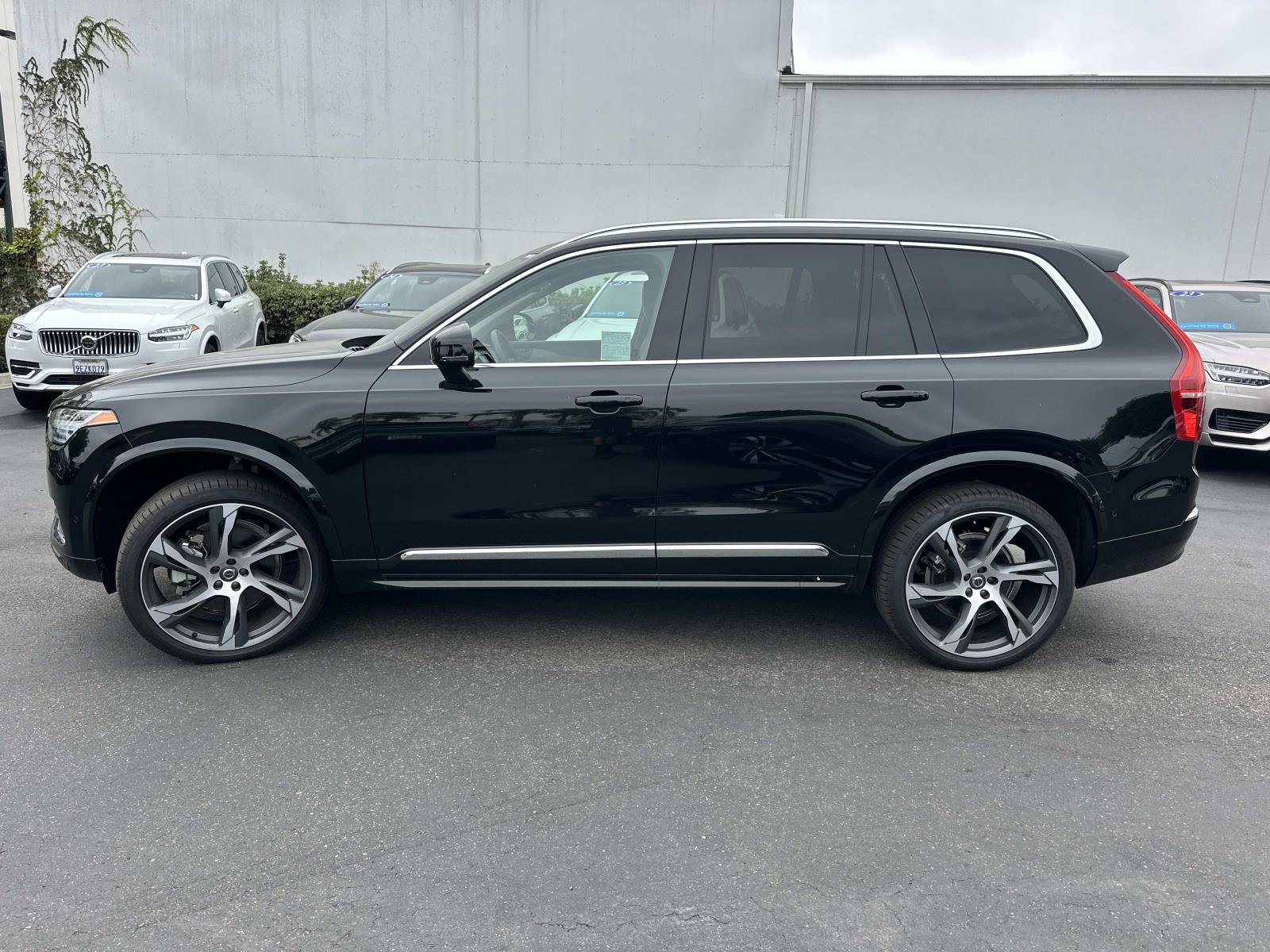 Certified 2024 Volvo XC90 B6 Ultimate w/ Lounge Package image 7