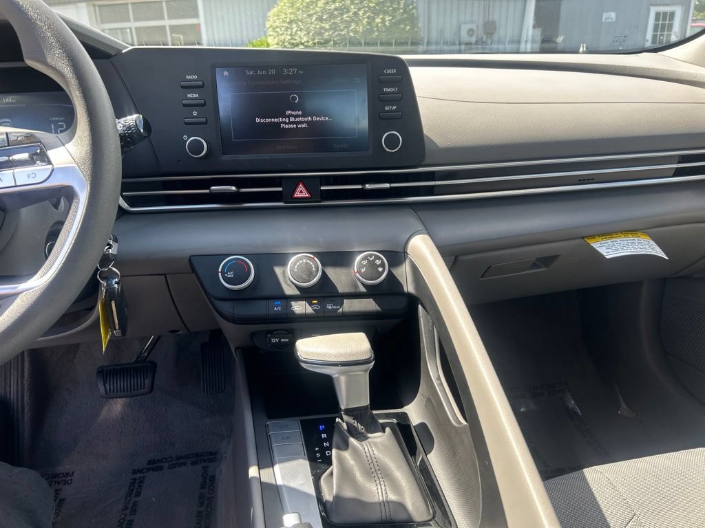 Used 2024 Hyundai Elantra SE FWD image 18