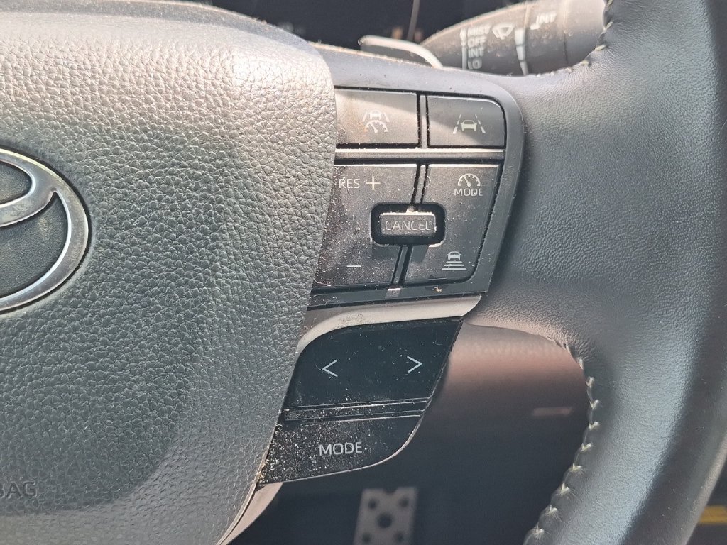 Used 2025 Toyota Camry SE FWD image 25