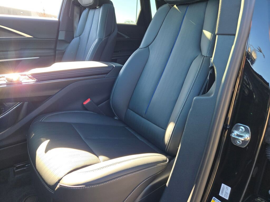 New 2026 Cadillac Lyriq Premium Luxury image 25