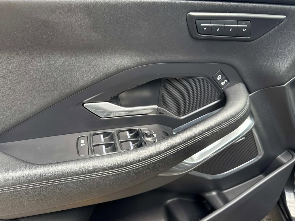 Used 2018 Jaguar E-PACE SE image 18