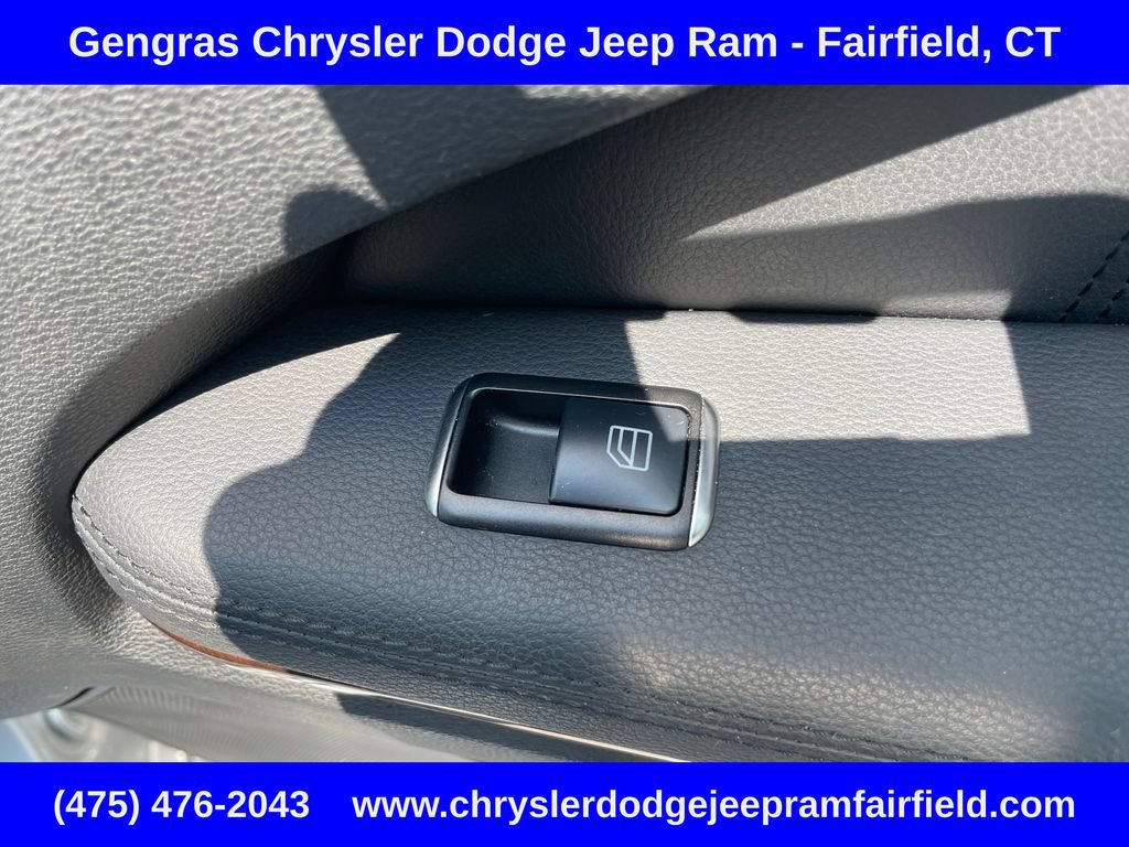 Used 2013 Mercedes-Benz E 350 4MATIC Sedan image 17