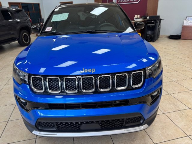 Used 2023 Jeep Compass Limited w/ Sun and Sound Group AWD/4WD image 4