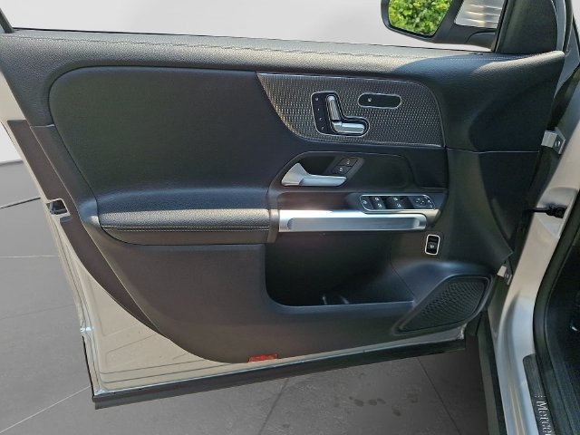 Used 2021 Mercedes-Benz GLB 250 4MATIC image 14