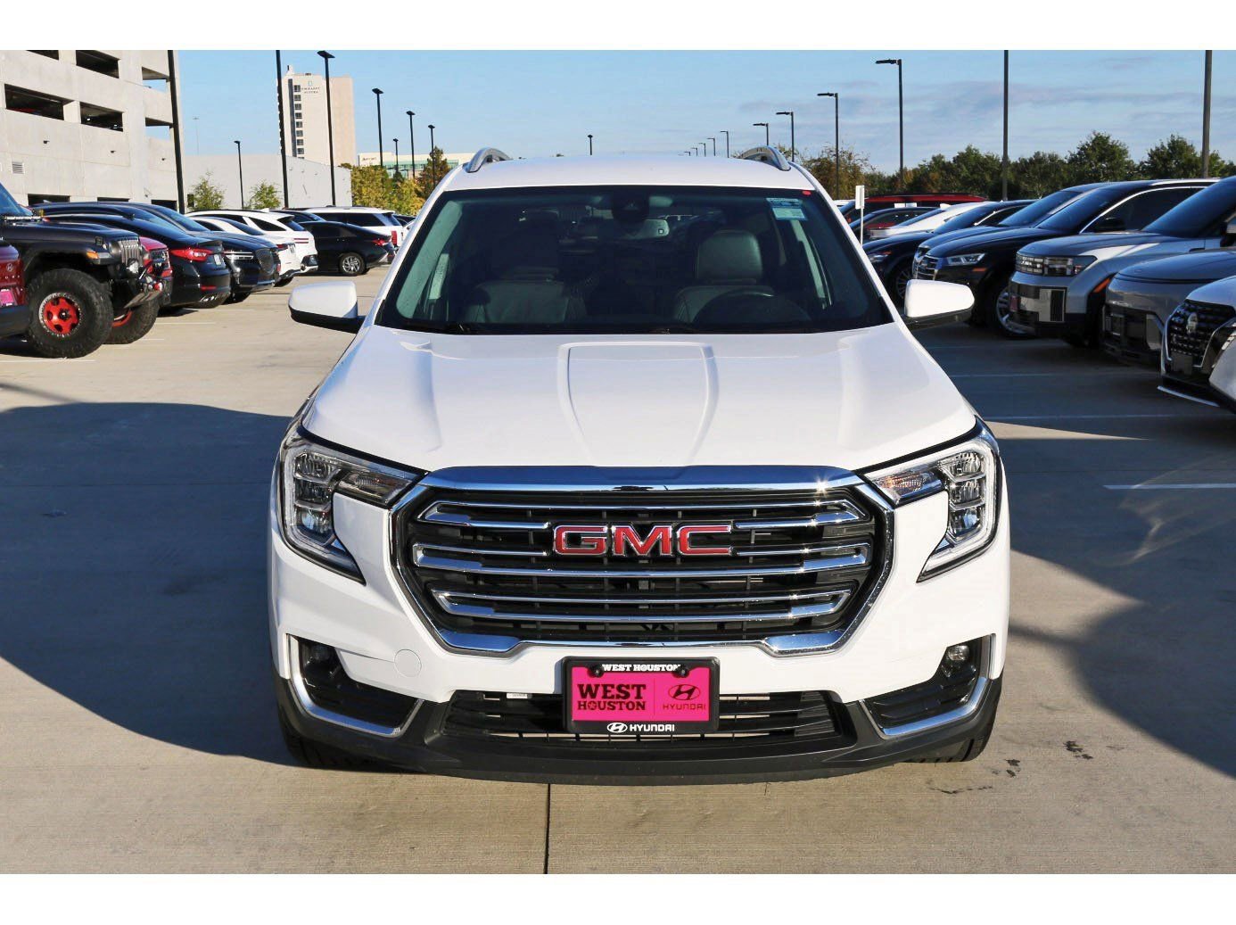 Used 2024 GMC Terrain SLT image 2