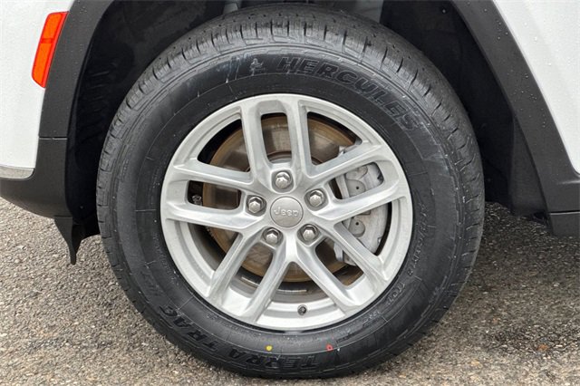 Used 2023 Jeep Grand Cherokee L Laredo image 46