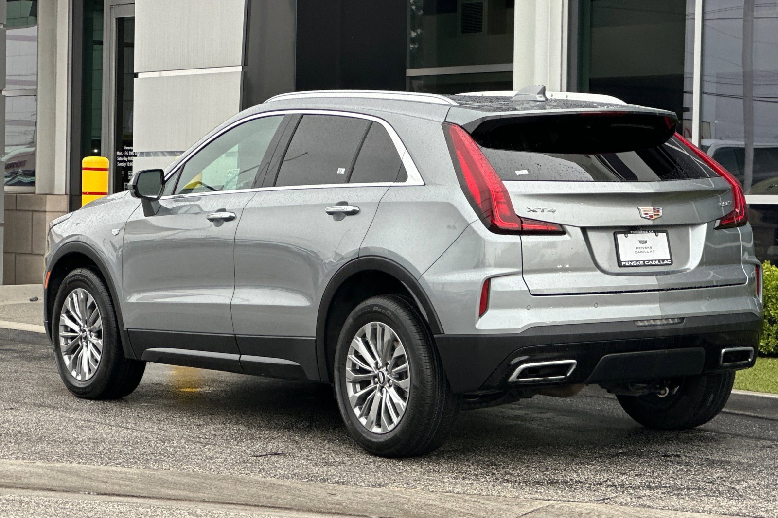 Used 2024 Cadillac XT4 Premium Luxury image 6