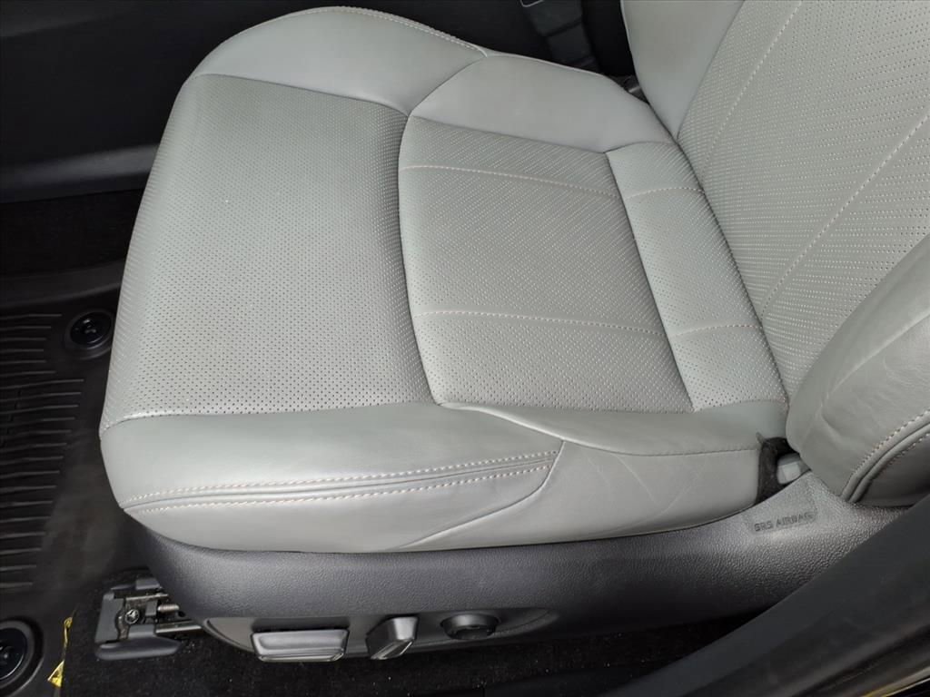 Used 2023 Toyota Venza Limited image 25