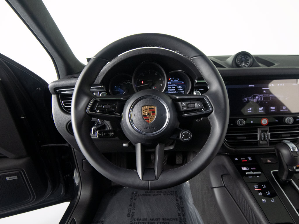Certified 2026 Porsche Macan AWD/4WD image 33