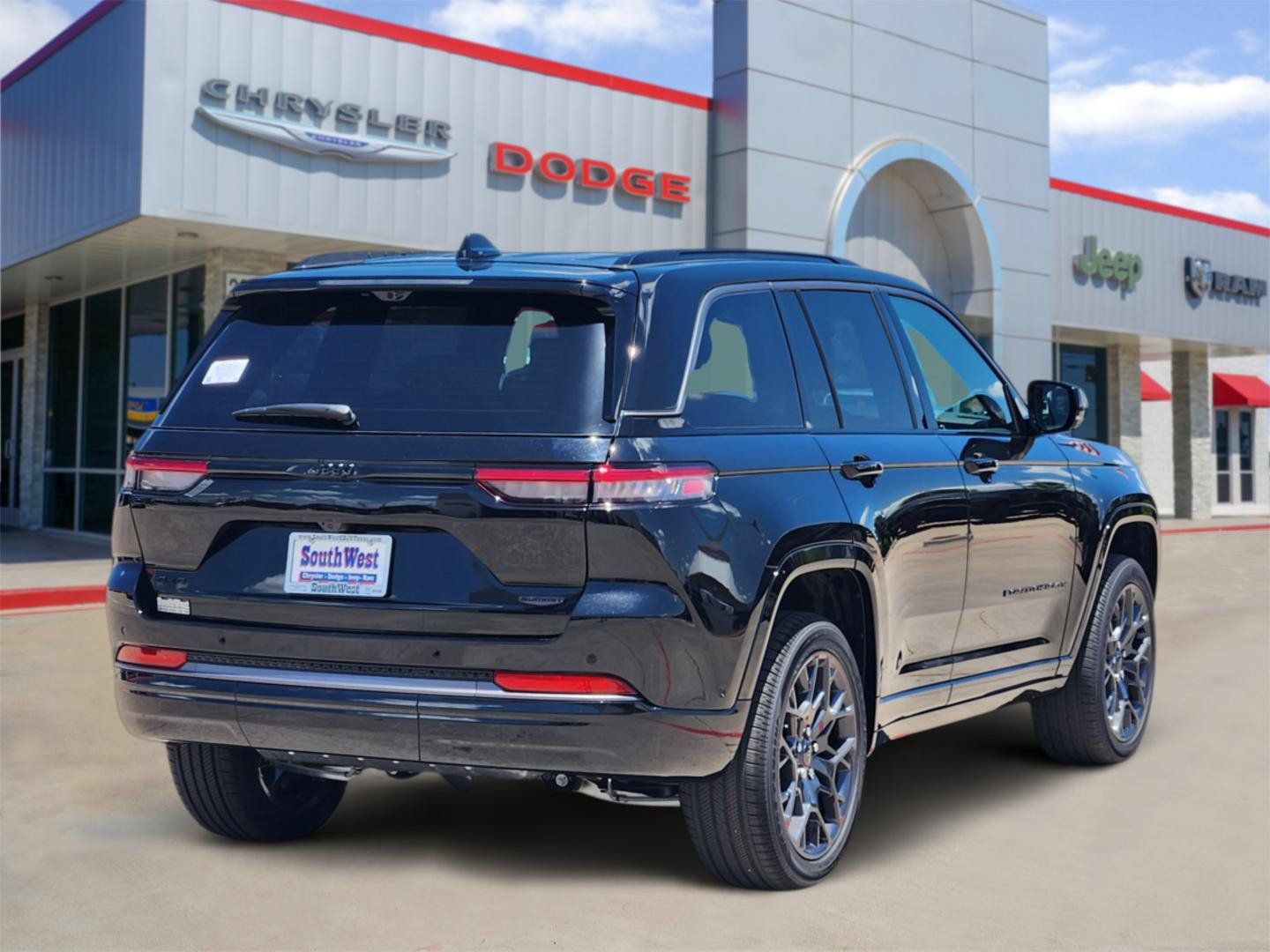New 2026 Jeep Grand Cherokee Summit w/ Obsidian Package AWD/4WD image 5