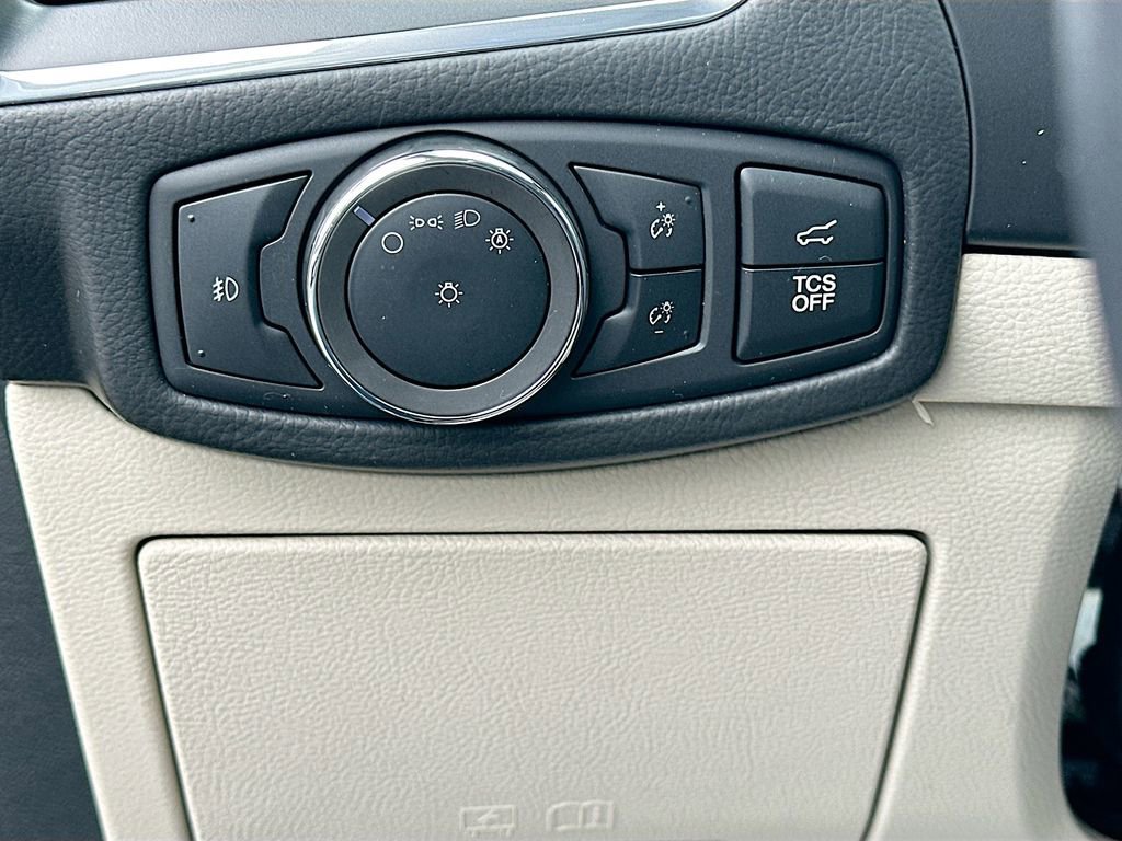 Used 2022 Ford Edge Titanium image 10