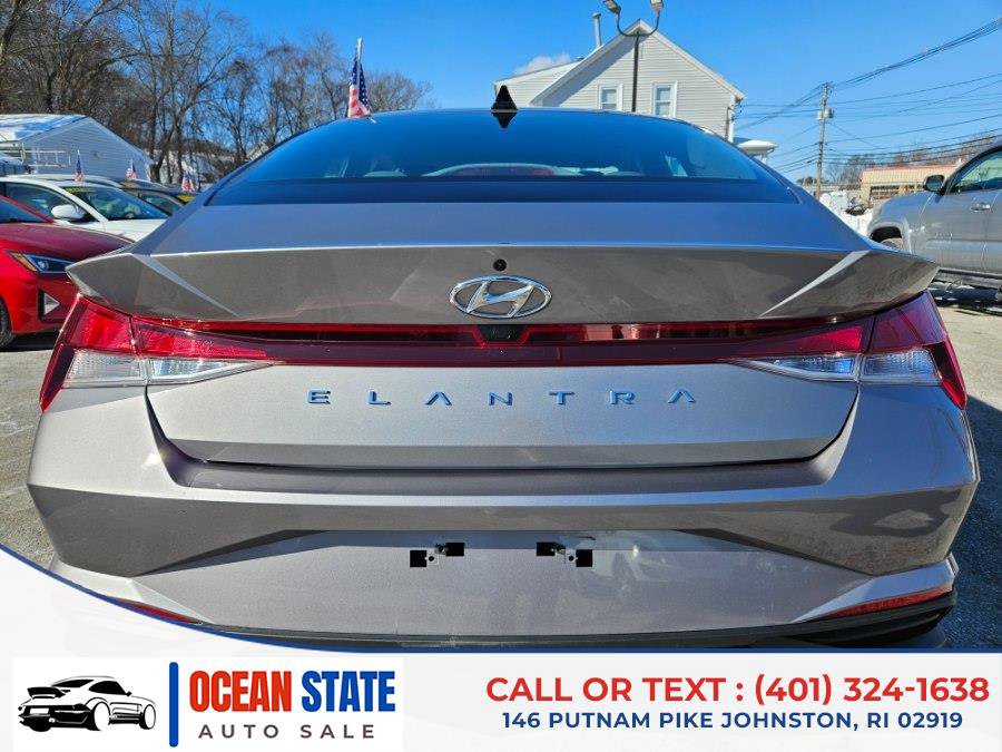 Used 2023 Hyundai Elantra SEL w/ Convenience Package image 4