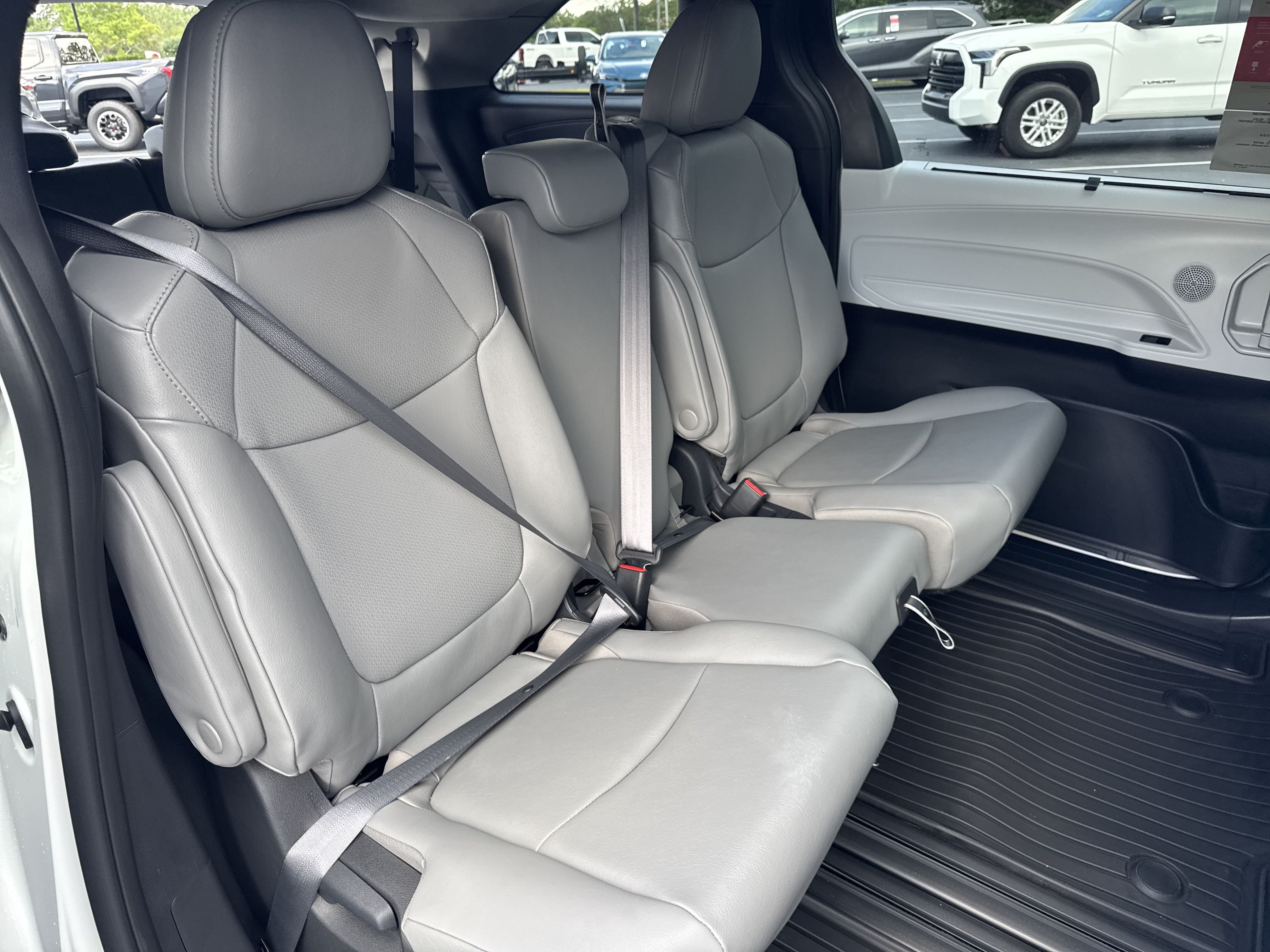 New 2025 Toyota Sienna XLE FWD image 29