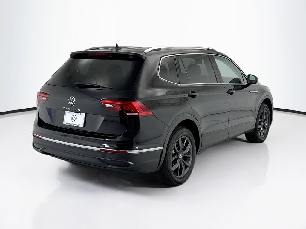 Used 2023 Volkswagen Tiguan SE w/ Panoramic Sunroof Package FWD image 5