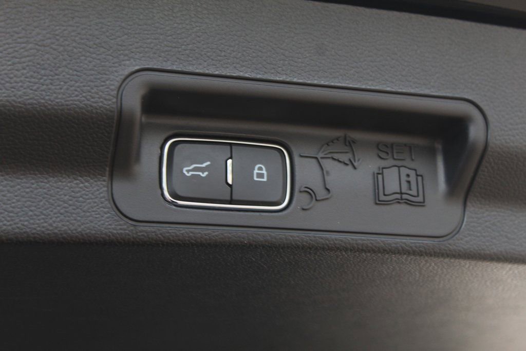 Used 2025 Ford Explorer Platinum w/ LUX Leather Package image 21