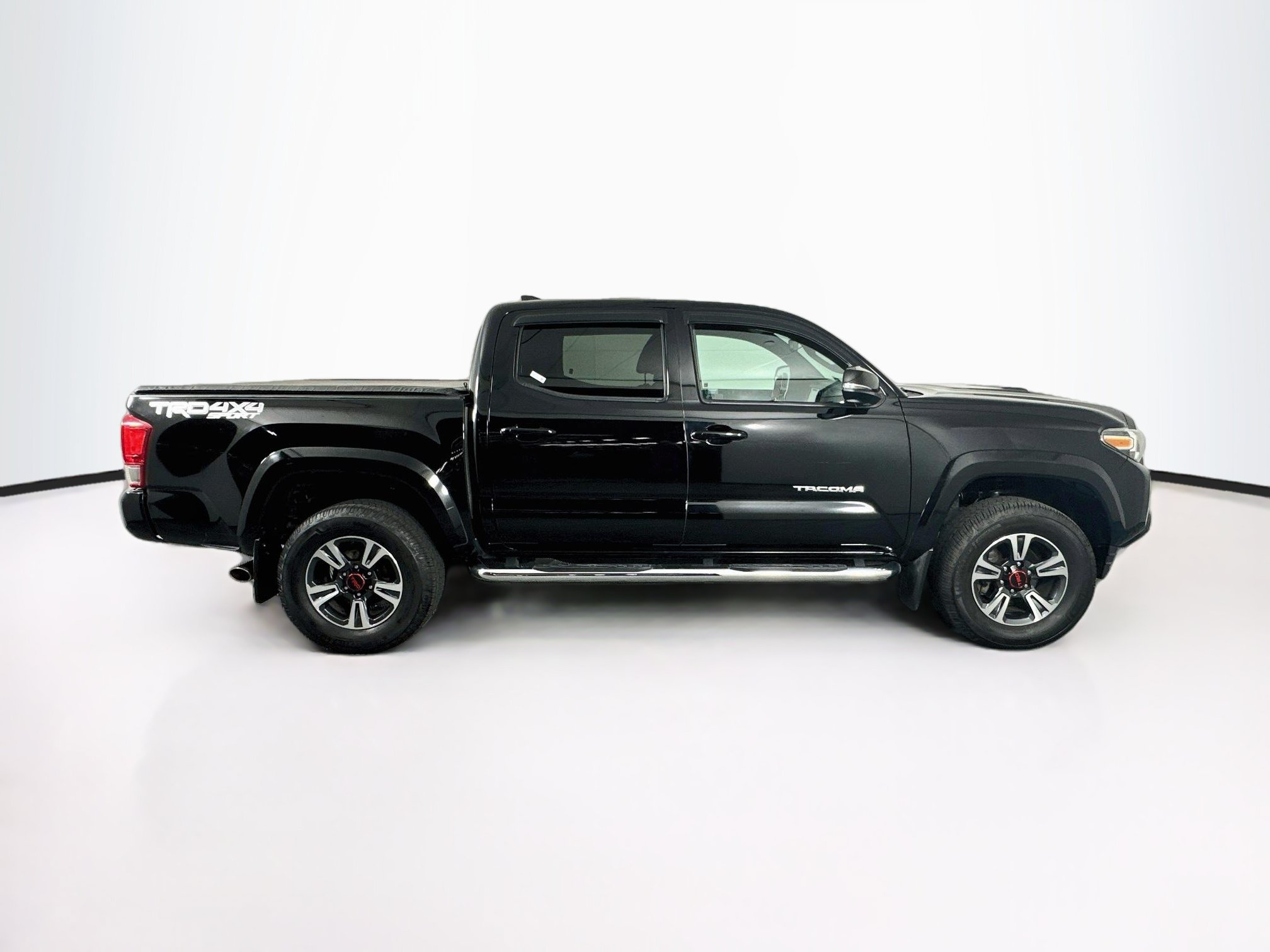 Used 2017 Toyota Tacoma TRD Sport w/ Tow Package (A/T) AWD/4WD image 10