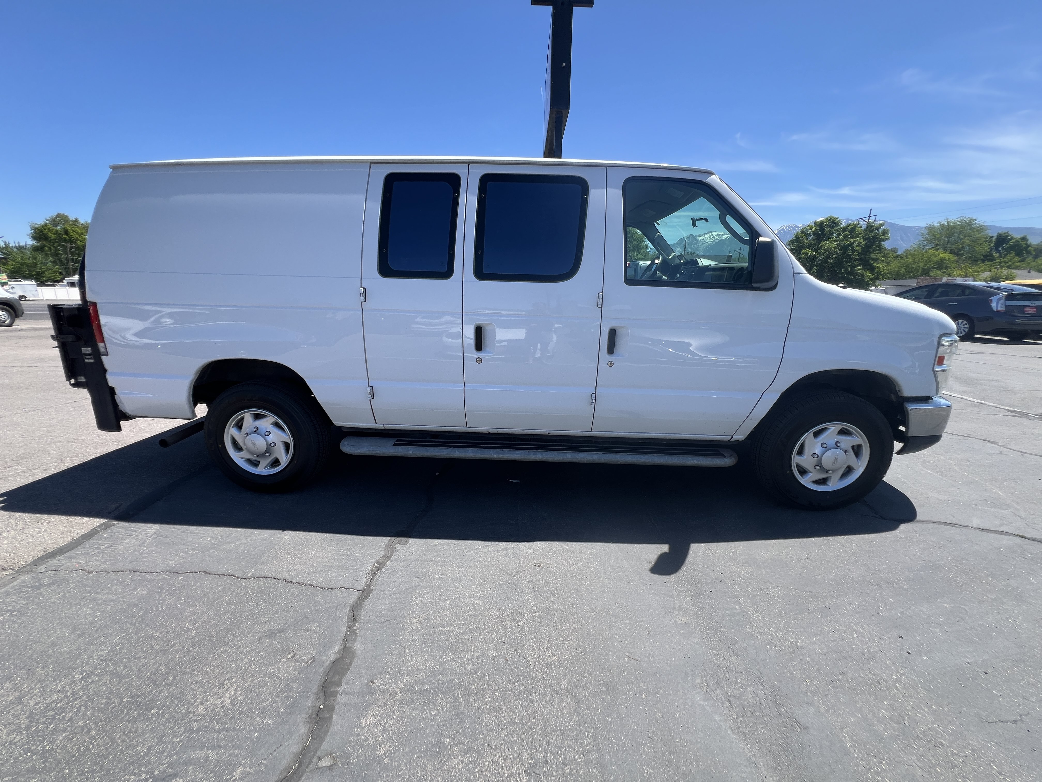 Used 2014 Ford E-250 and Econoline 250 w/ Power Group RWD image 4