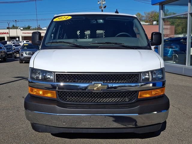 Used 2024 Chevrolet Express 2500 w/ Driver Convenience Package RWD image 2