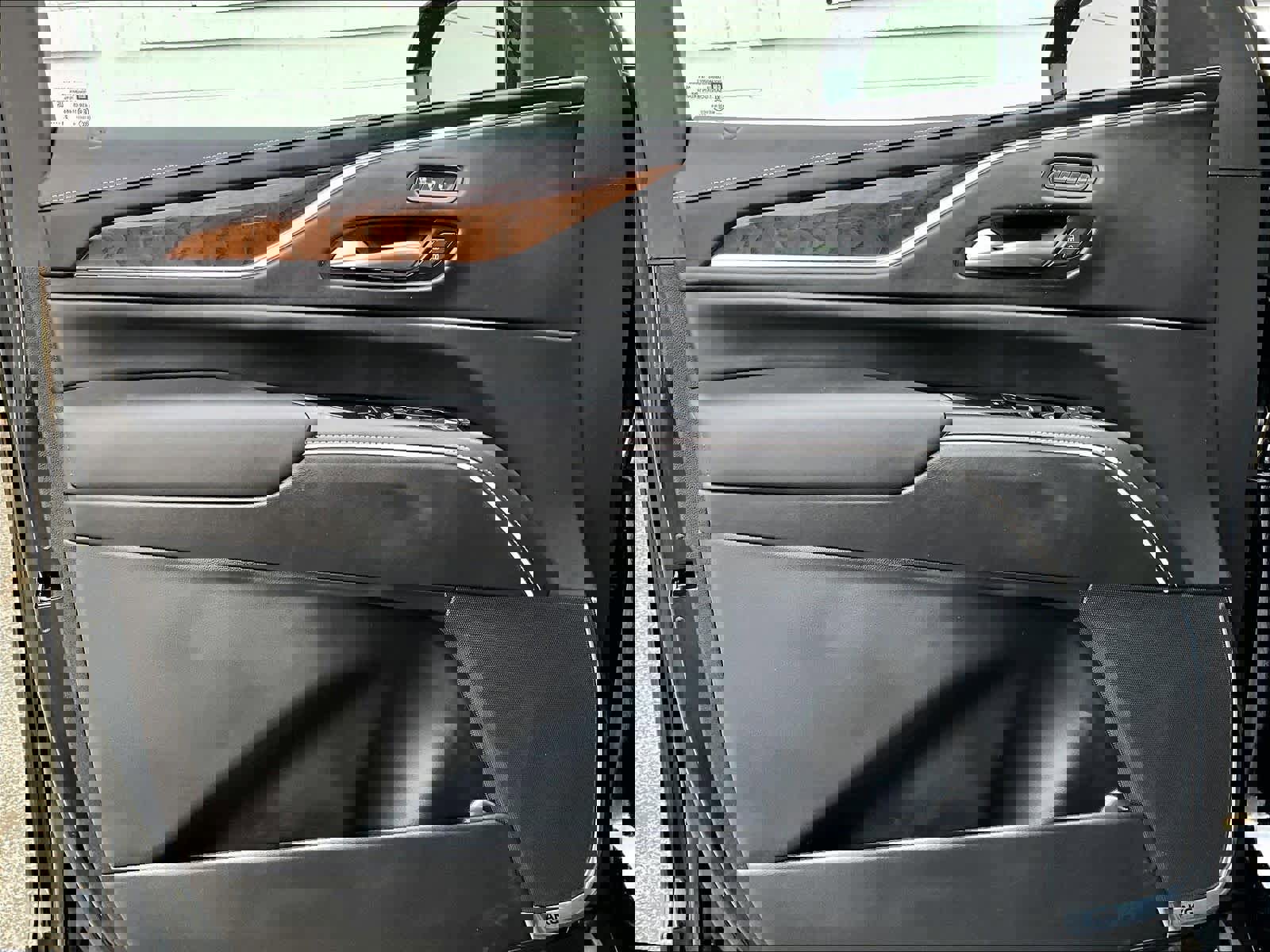 Used 2023 Cadillac Escalade Premium Luxury Platinum image 9