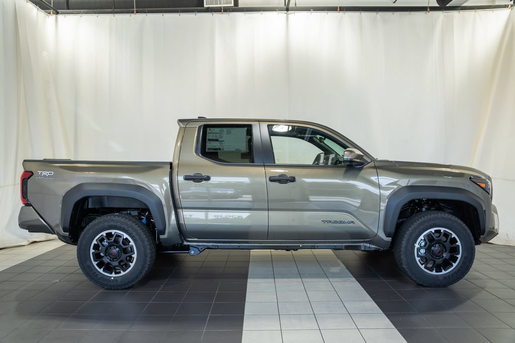 New 2026 Toyota Tacoma TRD Off-Road w/ TRD Off Road Premium Package AWD/4WD image 3