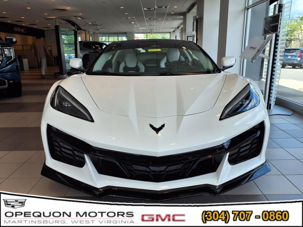 Used 2024 Chevrolet Corvette Z06 RWD image 3
