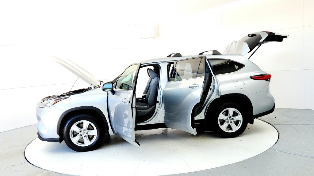 Certified 2020 Toyota Highlander L AWD/4WD image 10