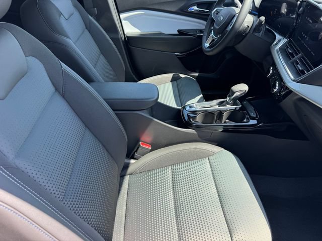 New 2026 Chevrolet Trax LT w/ Midnight Edition FWD image 7