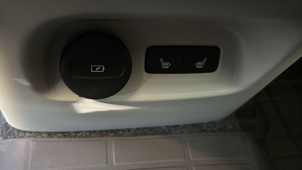New 2026 Volvo XC40 B5 Plus w/ Protection Package Premier AWD/4WD image 8
