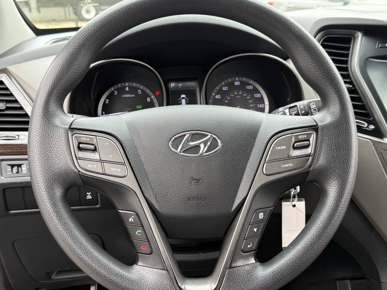 Used 2017 Hyundai Santa Fe SE AWD/4WD image 14