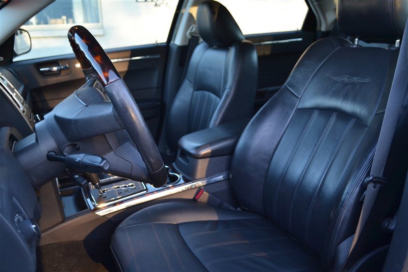Used 2008 Chrysler 300 C image 10