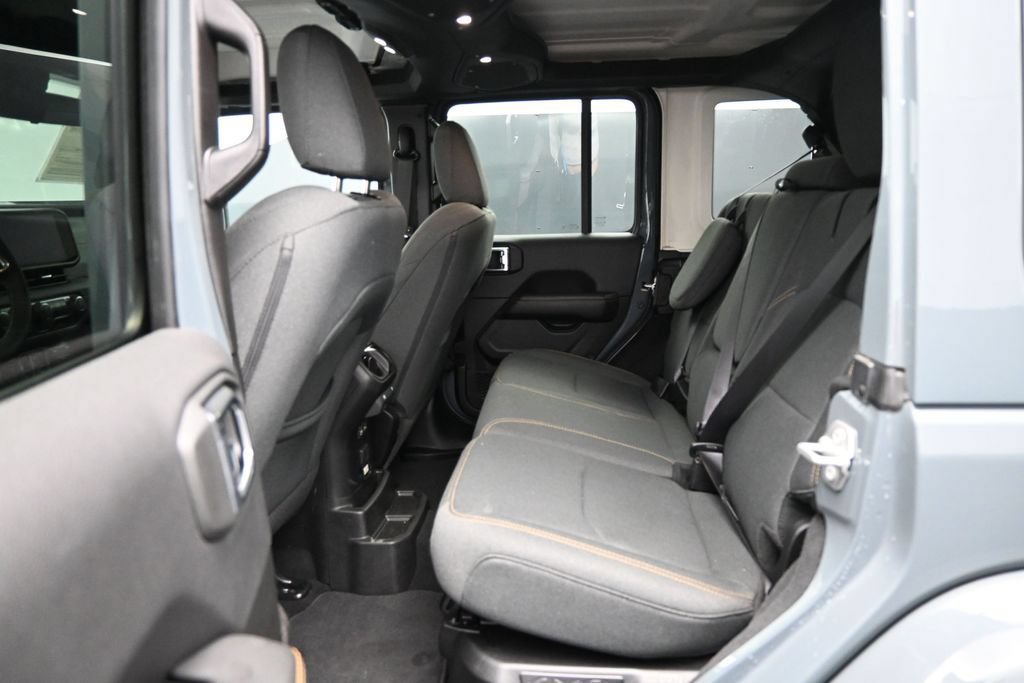 Used 2025 Jeep Wrangler Unlimited Sahara AWD/4WD image 25