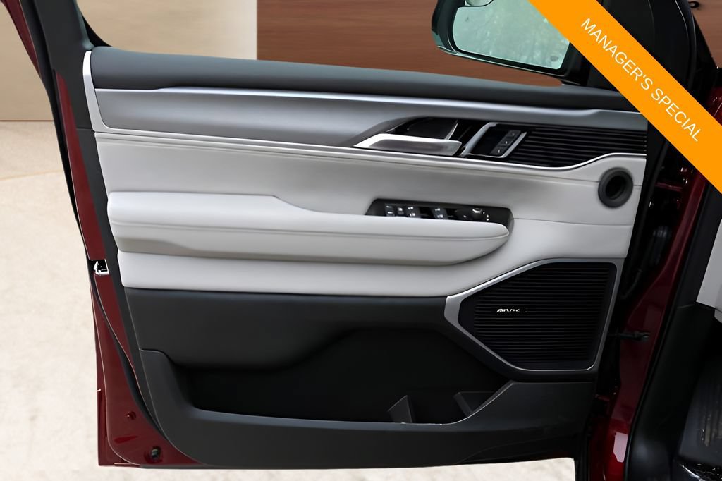 New 2025 Jeep Wagoneer L Series II AWD/4WD image 10