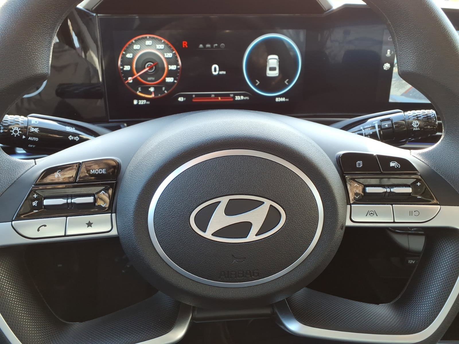 Used 2024 Hyundai Elantra SEL image 30