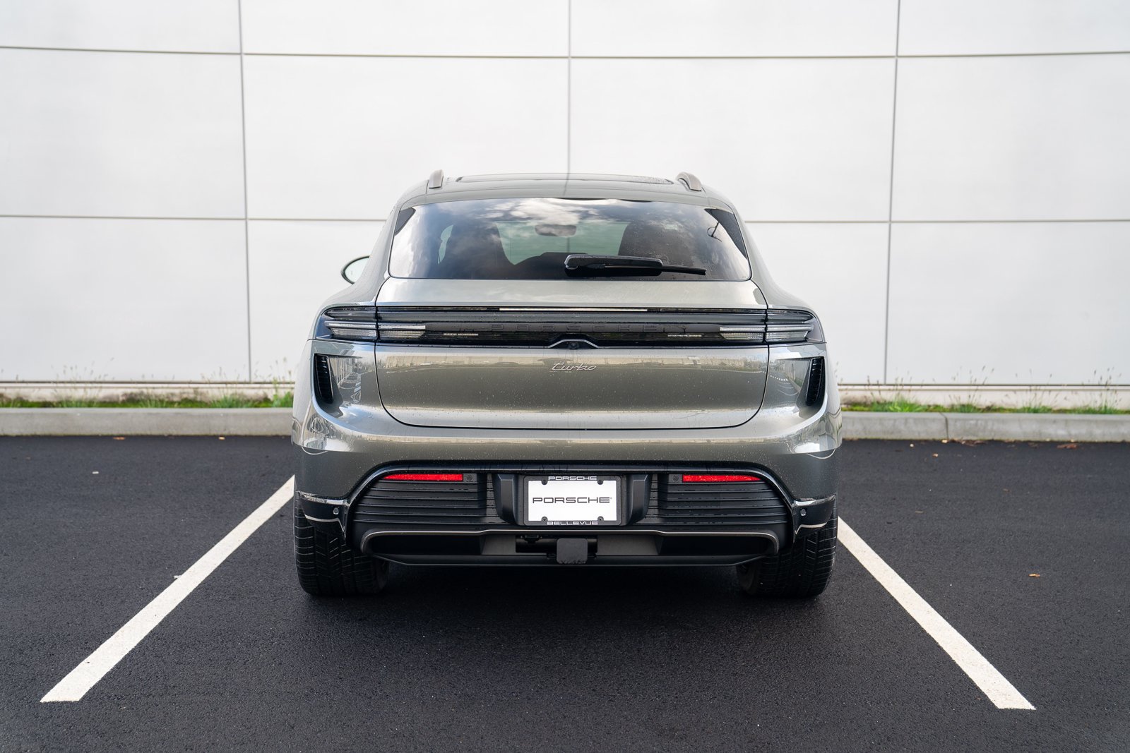 Certified 2025 Porsche Macan Turbo Electric AWD/4WD image 7