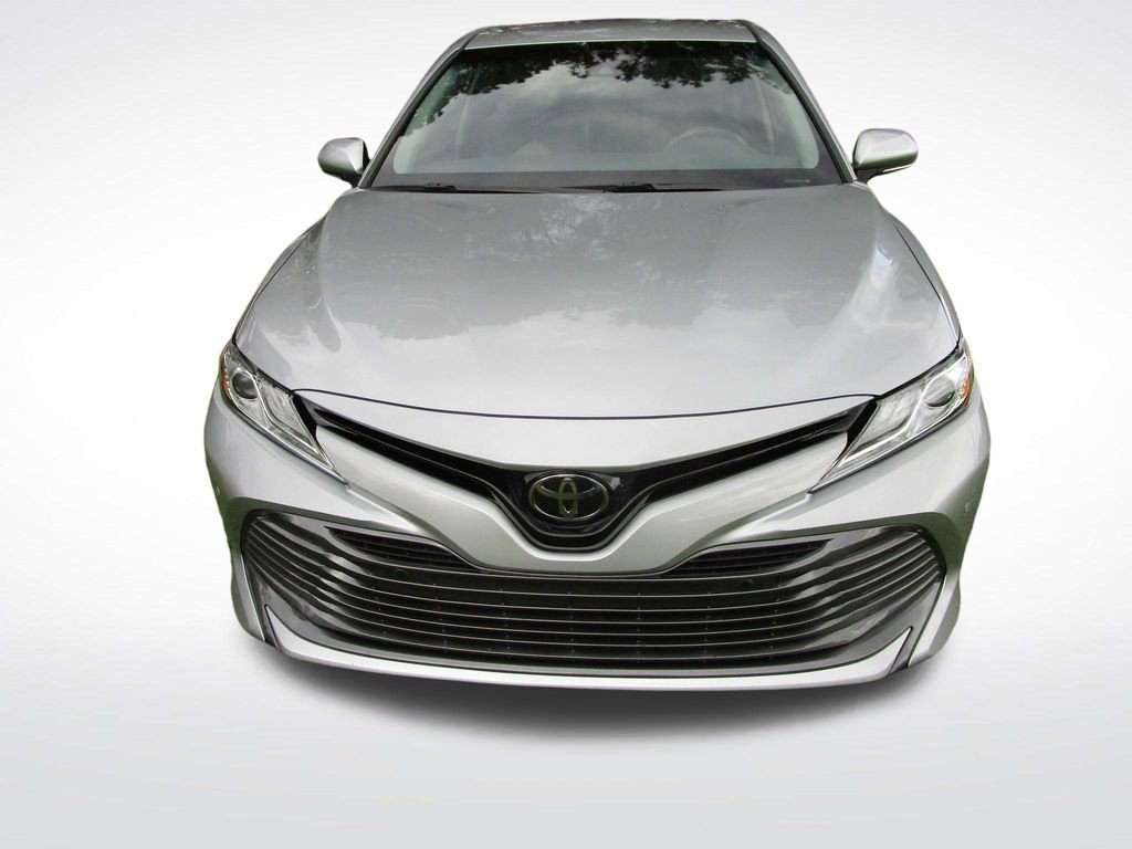 Used 2018 Toyota Camry XLE image 4