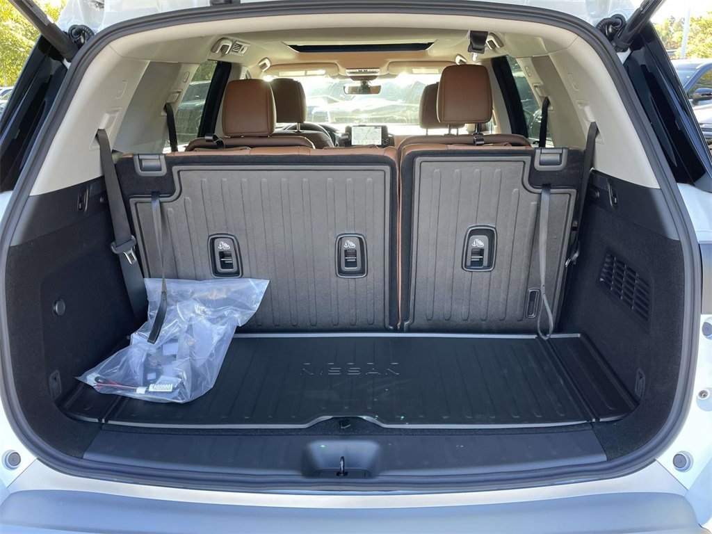 New 2025 Nissan Pathfinder Platinum image 6