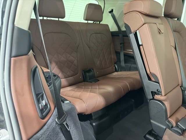 Used 2026 BMW X7 xDrive40i w/ Premium Package image 27