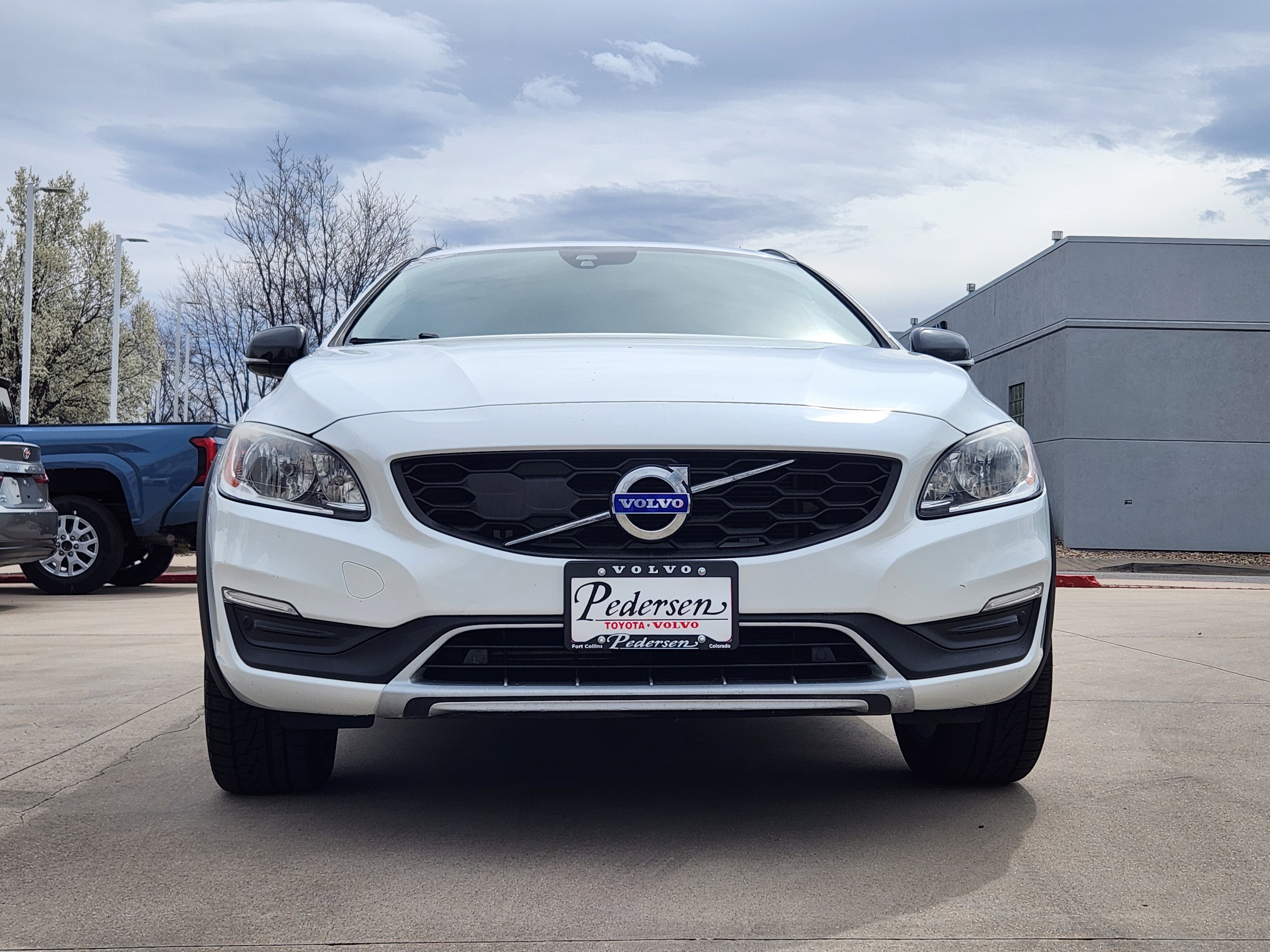 Used 2018 Volvo V60 T5 Cross Country w/ Convenience Package image 2