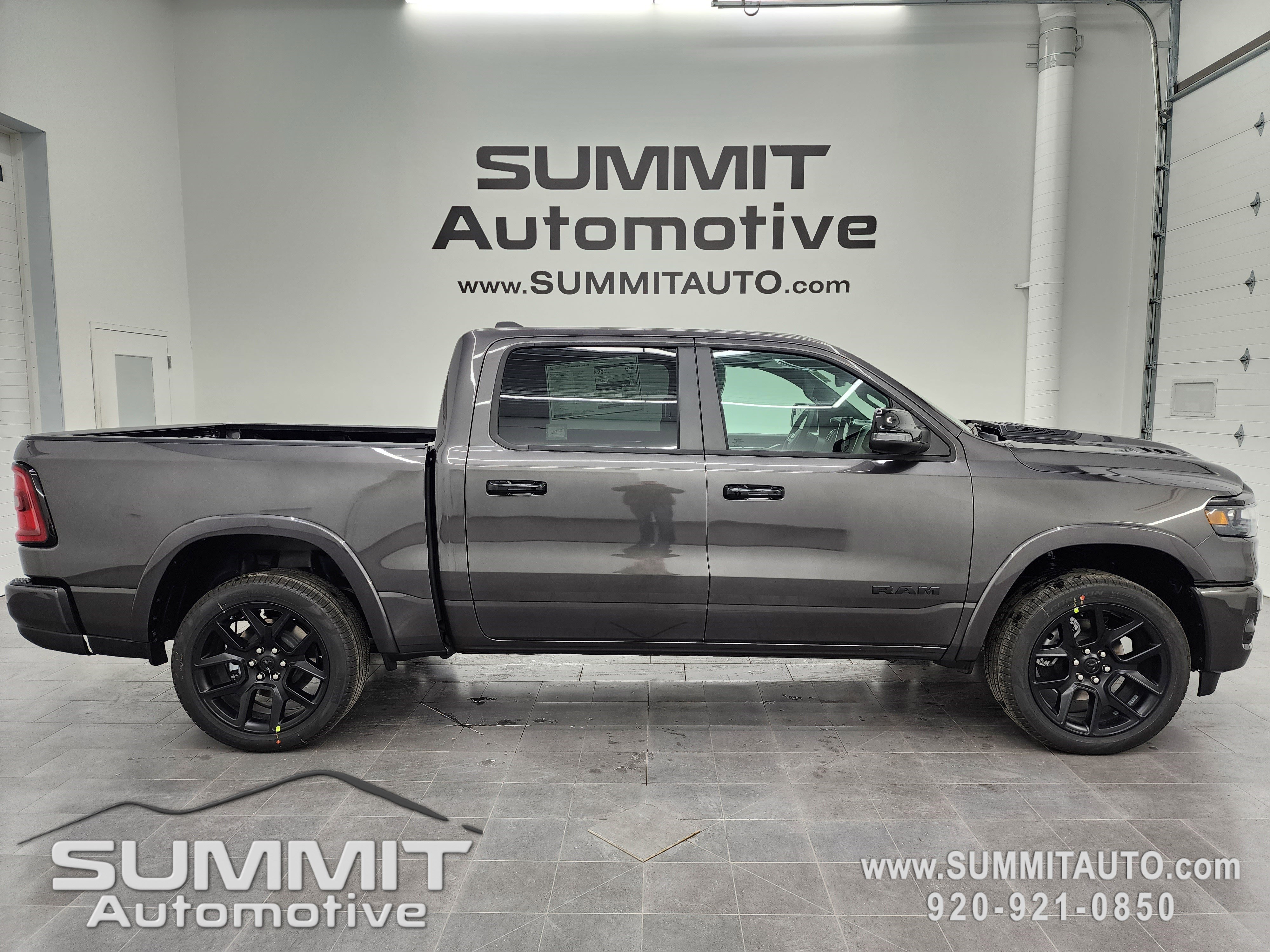 New 2026 RAM 1500 Laramie w/ Night Edition AWD/4WD 360° Tour