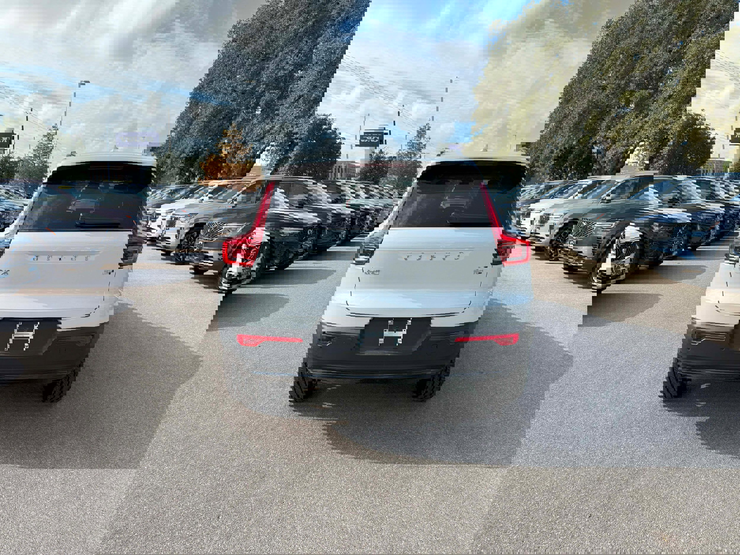 New 2026 Volvo XC40 B5 Plus w/ Protection Package Premier image 5