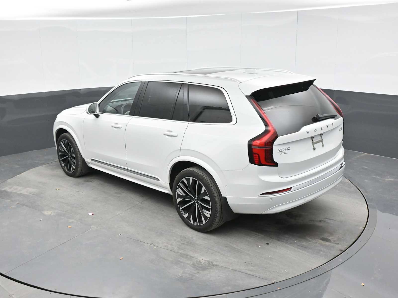 Used 2026 Volvo XC90 B6 Ultra w/ Protection Package AWD/4WD image 27