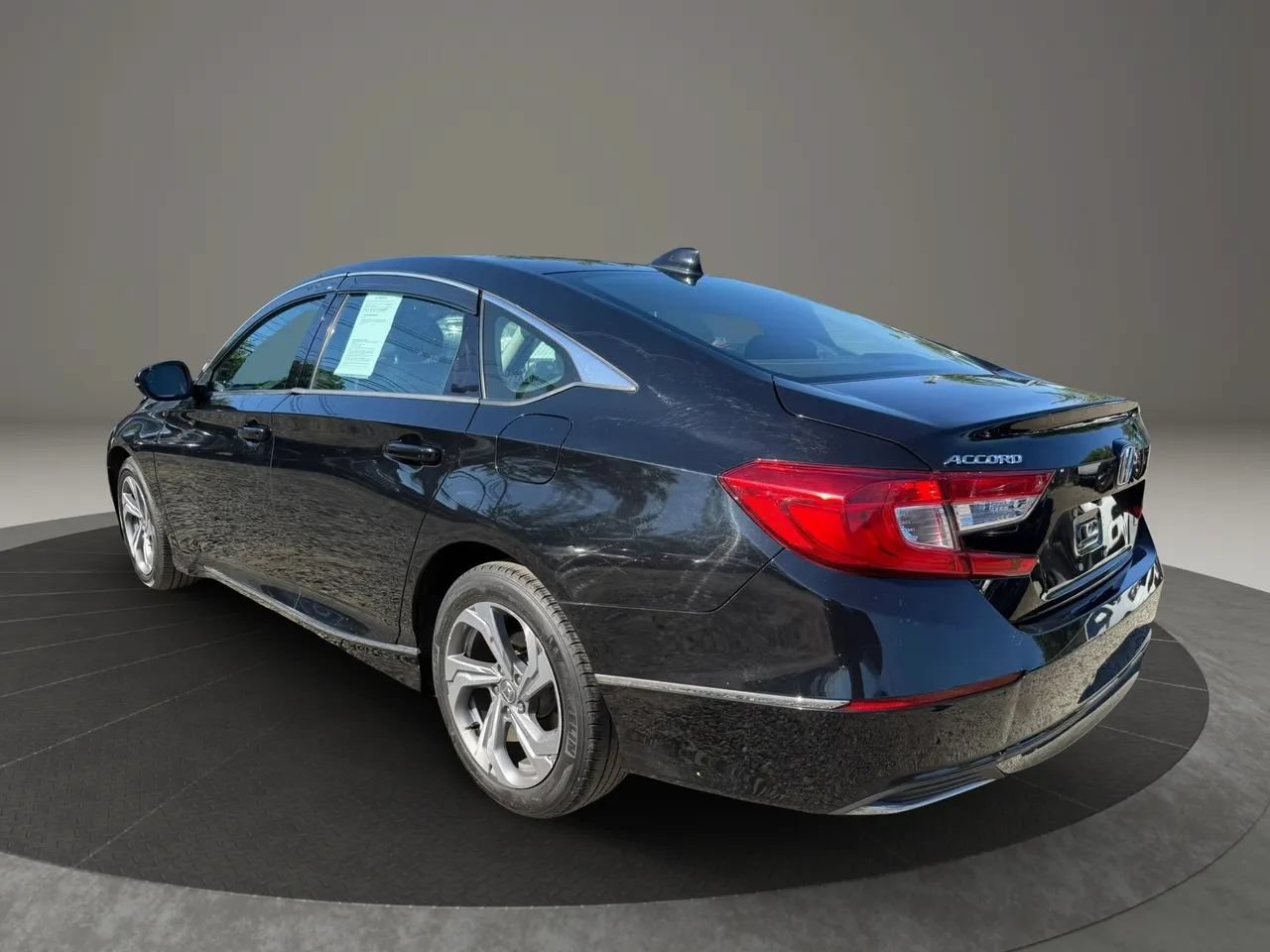 Used 2018 Honda Accord EX-L image 7