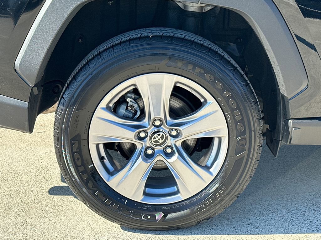 Used 2025 Toyota RAV4 XLE image 7