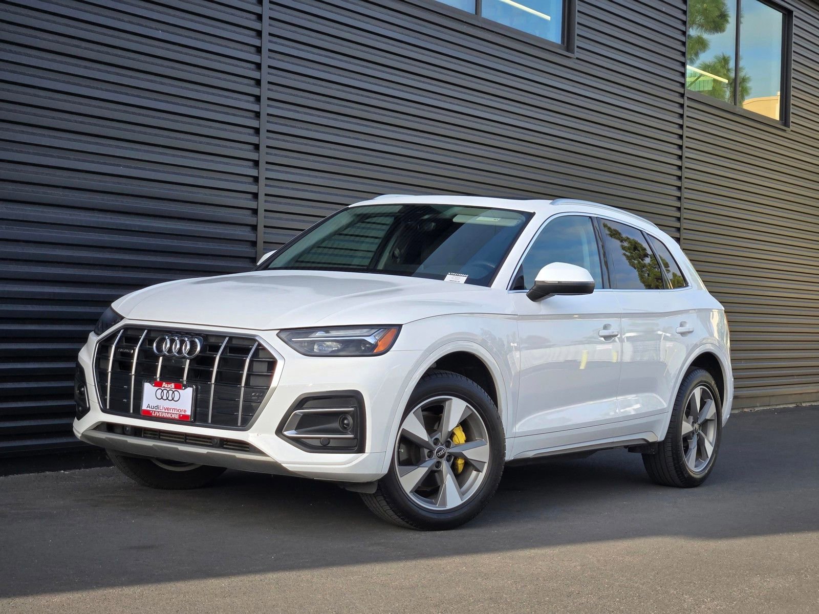 Used 2023 Audi Q5 Premium Plus w/ Premium Plus Package AWD/4WD image 1